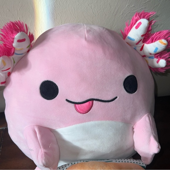 Zuru Snackles Series 2 Axolotl Abbie Krispy Kreme Donut, Large Plush - Picture 4 of 12